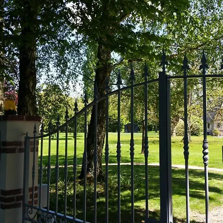 Au Detour D'un Chemin Bed & Breakfast *